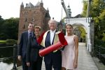 Breukelen 10 september 2012
Joop van de Ende krijgt ere doctoraat op universiteit Neyerode. Aanwezig zijn zijn vrouw Janine en kinderen Iris en Vincent
Peter Smulders bv