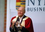Breukelen 10 september 2012
Joop van de Ende krijgt ere doctoraat op universiteit Neyerode. Aanwezig zijn zijn vrouw Janine en kinderen Iris en Vincent
Peter Smulders bv