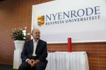 Breukelen 10 september 2012
Joop van de Ende krijgt ere doctoraat op universiteit Neyerode. Aanwezig zijn zijn vrouw Janine en kinderen Iris en Vincent
Peter Smulders bv