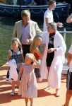 Amsterdam 9 september 2012
Maxima doet mee met de Amsterdam City swim door de grachten van Amsterdam. Prins Willem Alexander en hun dochters prinses Amalia Alexia en Ariane wachten haar an de finisch op de keizersgracht op.
Peter Smulders bv