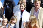 Amsterdam 9 september 2012
Maxima doet mee met de Amsterdam City swim door de grachten van Amsterdam. Prins Willem Alexander en hun dochters prinses Amalia Alexia en Ariane wachten haar an de finisch op de keizersgracht op.
Peter Smulders bv