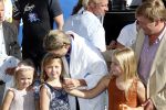 Amsterdam 9 september 2012
Maxima doet mee met de Amsterdam City swim door de grachten van Amsterdam. Prins Willem Alexander en hun dochters prinses Amalia Alexia en Ariane wachten haar an de finisch op de keizersgracht op.
Peter Smulders bv