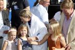 Amsterdam 9 september 2012
Maxima doet mee met de Amsterdam City swim door de grachten van Amsterdam. Prins Willem Alexander en hun dochters prinses Amalia Alexia en Ariane wachten haar an de finisch op de keizersgracht op.
Peter Smulders bv