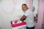 Den Haag 5 september 2012
Samantha de Jong (Barbie) en haar man Michael met hun baby dochter Angelina thuis in de babykamer.
Peter Smulders bv