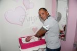 Den Haag 5 september 2012
Samantha de Jong (Barbie) en haar man Michael met hun baby dochter Angelina thuis in de babykamer.
Peter Smulders bv