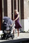 Amsterdam 4 september 2012
Plien v Bennekom achter kinderwagen en zoontje.
Peter Smulders bv