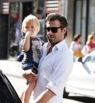 Amsterdam 28 augustus 2012
Ellemieke Vermolen en haar man Sergio Herman doen boodschappen op de pc hooftstraat met hun kinderen.
Peter Smulders bv