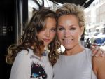Amsterdam 28 augustus 2012
5 jaar grazia Magazine wordt gevierd met feestje in Armani winkel op de pc hooftstraat. Sylvie v d Vaart ontvangt het eerste exemplaar uit handen van Hilmar Mulder. Tanja Jess met nichtje
Peter Smulders bv