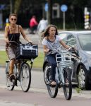 Amsterdam 3 september 2012
Tatum Dagelet en haar dochter Toy Travis op de fiets.
Peter Smulders bv