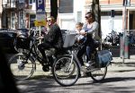Amsterdam 7 september 2012
Trijntje Oosterhuis op de fiets met Edsilia Rombley en haar dochtertje.
Peter Smulders bv
