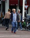 Amsterdam 1 september 2012
Youp v t Hek met mobieltje op straat.
Peter Smulders bv