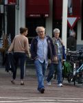 Amsterdam 1 september 2012
Youp v t Hek met mobieltje op straat.
Peter Smulders bv