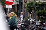 Amsterdam 1 september 2012
Youp v t Hek met mobieltje op straat.
Peter Smulders bv