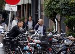 Amsterdam 1 september 2012
Youp v t Hek met mobieltje op straat.
Peter Smulders bv