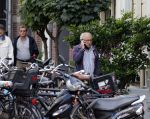 Amsterdam 1 september 2012
Youp v t Hek met mobieltje op straat.
Peter Smulders bv
