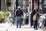 Amsterdam 1 september 2012
Youp v t Hek met mobieltje op straat.
Peter Smulders bv