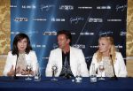 Amsterdam 8 augustus 2013
Gerard Joling en Caren Maywood en Alice Maywood tijdens persconferentie in het Amstel hotel waar ze aankondigen weer op te gaan treden tijdens concert Gerad Joling in het ziggo dome.
Peter Smulders bv