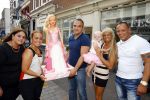 Scheveningen Den Haag 23 augustus 2013
Angelina de dochter van Michael v d Plas en Samantha de Jongh ( Barbie) viert haar eerste verjaardag in Barbys cafe.
Peter Smulders bv