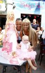 Scheveningen Den Haag 23 augustus 2013
Angelina de dochter van Michael v d Plas en Samantha de Jongh ( Barbie) viert haar eerste verjaardag in Barbys cafe.
Peter Smulders bv