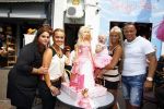 Scheveningen Den Haag 23 augustus 2013
Angelina de dochter van Michael v d Plas en Samantha de Jongh ( Barbie) viert haar eerste verjaardag in Barbys cafe.
Peter Smulders bv