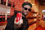 Amsterdam 14 augustus 2013
Ruud Feltkamp opent the concept store van Coca cola op de kalverstraat. Ben Saunders is ook aanwezig.
Peter Smulders bv