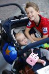 Hoorn 15 augustus 2013
Sonja Bakker met Jan Reus en alle kinderen op de kermis in Hoorn. Ook baby Bram is erbij.
Peter Smulders bv