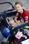 Hoorn 15 augustus 2013
Sonja Bakker met Jan Reus en alle kinderen op de kermis in Hoorn. Ook baby Bram is erbij.
Peter Smulders bv
