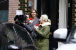 Amsterdam 10 september 2013
Opnames waar rook is zijn Britt en Ymke die aanbellen bij Bridget Maasland
voor hun programma