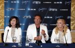 Amsterdam 8 augustus 2013
Gerard Joling en Caren Maywood en Alice Maywood tijdens persconferentie in het Amstel hotel waar ze aankondigen weer op te gaan treden tijdens concert Gerad Joling in het ziggo dome.
Peter Smulders bv