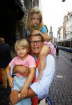 Amsterdam 31 augustus 2013
Premiere Piet Piraat in Tuschinski.
Emile Ratelband met zoon en dochter