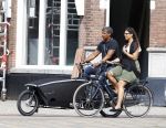 Amsterdam 6 september 2013
Frank Rijkaard met zijn dochter Lindsay op de fiets