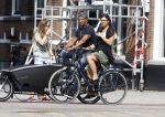 Amsterdam 6 september 2013
Frank Rijkaard met zijn dochter Lindsay op de fiets