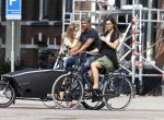 Amsterdam 6 september 2013
Frank Rijkaard met zijn dochter Lindsay op de fiets