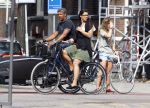 Amsterdam 6 september 2013
Frank Rijkaard met zijn dochter Lindsay op de fiets
