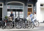 Amsterdam 21 augustus 2013
Frank Rijkaard en zijn vrouw Stephanie op de fiets in Amsterdam.
Peter Smulders bv