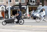 Amsterdam 21 augustus 2013
Frank Rijkaard en zijn vrouw Stephanie op de fiets in Amsterdam.
Peter Smulders bv