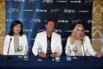 Amsterdam 8 augustus 2013
Gerard Joling en Caren Maywood en Alice Maywood tijdens persconferentie in het Amstel hotel waar ze aankondigen weer op te gaan treden tijdens concert Gerad Joling in het ziggo dome.
Peter Smulders bv