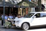 Amsterdam 14 augustus 2013
Gerard Joling en Jort Kelder nemen commercial op voor autoverhuurbedrijf Sixt in Amsterdam zuid.
Peter Smulders bv