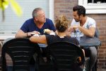 Amsterdam 29 augustus 2013
Gordon met zijn vriend aan het ontbijten in de tuin waae Gordon en Gerard Joling even geen cent te makken opnemen.
Peter Smulders bv