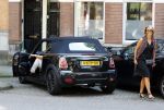 Amsterdam 16 augustus 2013
Jaap v Zweden met zijn vrouw Aaltje in een mini cooper cabrio.
Peter Smulders bv