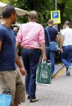 Amsterdam 17 augustus 2013
Jan Lenferink doet boodschappen op de noordermarkt.
Peter Smulders bv