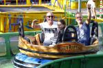 Hoorn 15 augustus 2013
Sonja Bakker met Jan Reus en alle kinderen op de kermis in Hoorn. Ook baby Bram is erbij.
Peter Smulders bv