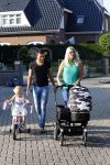 Volendam 6 september 2013
Jan en Liza Smit gaan wandelen met hun zoon Senn en dochter Emma.