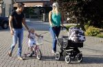 Volendam 6 september 2013
Jan en Liza Smit gaan wandelen met hun zoon Senn en dochter Emma.
