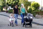 Volendam 6 september 2013
Jan en Liza Smit gaan wandelen met hun zoon Senn en dochter Emma.