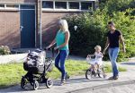 Volendam 6 september 2013
Jan en Liza Smit gaan wandelen met hun zoon Senn en dochter Emma.