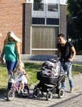 Volendam 6 september 2013
Jan en Liza Smit gaan wandelen met hun zoon Senn en dochter Emma.
