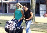 Volendam 6 september 2013
Jan en Liza Smit gaan wandelen met hun zoon Senn en dochter Emma.