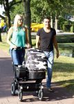 Volendam 6 september 2013
Jan en Liza Smit gaan wandelen met hun zoon Senn en dochter Emma.