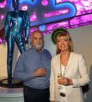 Hilversum, 15 Augustus 2013
Jerney Kaagman hier samen met haar man Bert en haar blauwe lederen pak uit 1979.
Het pak heeft een vaste plek gekregen in het Beeld en Geluid Experience op het Media Park.
Foto Peter Smulders BV